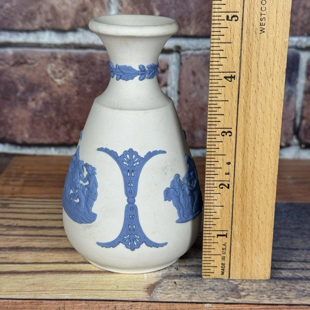 Wedgwood Cameo Bud Vase Lavender (Pale Blue) on‎ Cream Color Jasperware England